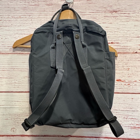 Fjallraven Kanken Classic Everyday Backback in Super Grey main image 8